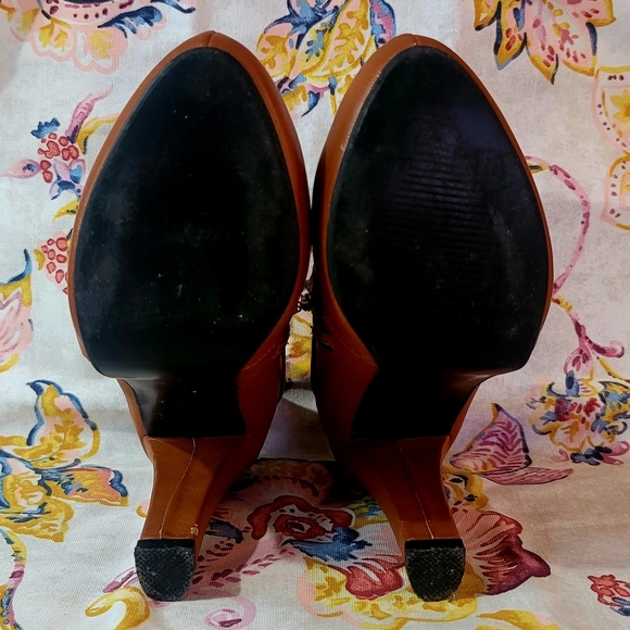 Lena Luisa Camel Heeled Zipper Bootie, Size 6 - Picture 9 of 9